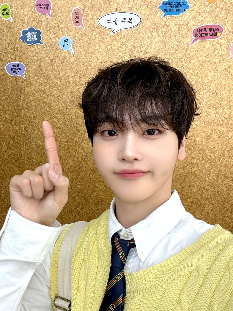 [📸] 240319
SBS M #더쇼 
⠀
2024년 더쇼를 이끌 진행 천재✨
큐티뽀짝말랑 🍮쏭딩🍮 MC 형준이와
앞으로 매주 화요일 더쇼에서 만나요💖
⠀
#CRAVITY #크래비티
#EVERSHINE
#Love_or_Die