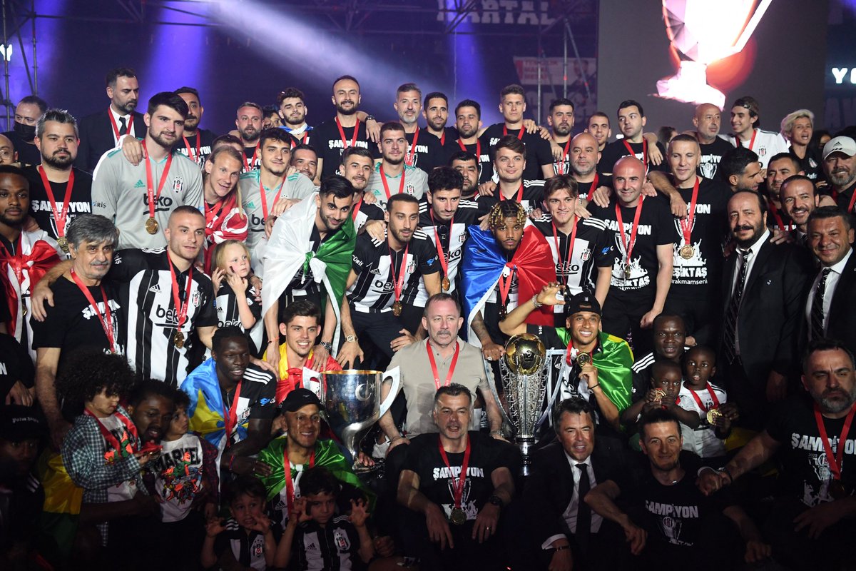 UEFAcom_de's tweet photo. 1⃣2⃣1⃣ - Happy Birthday, @Besiktas 🦅🥳🎂🎁⚽️🇹🇷 https://t.co/j2Nv0aO7IN