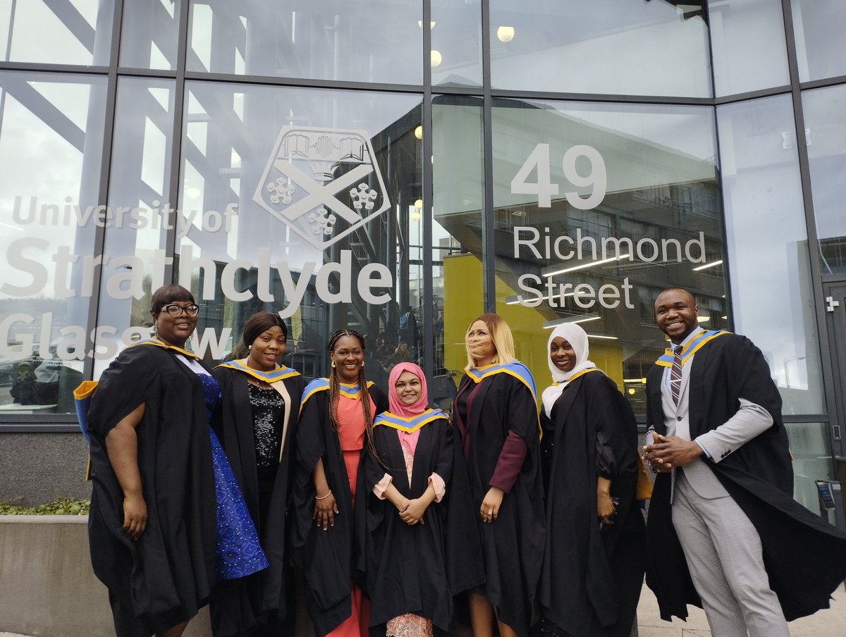 🎓🎓So proud of this amazing @StrathEDU group of MScTESOLIC students graduating today 🎓🎓 ✨️Time to chase your dreams! The sky is the limit ✨️ #StrathLife #StrathTESOL @UniStrathclyde @StrathHaSS