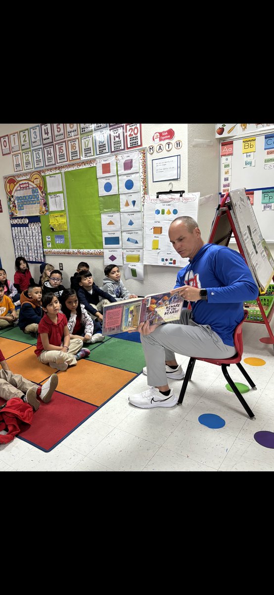 @BelAirFootball1 had a great visit at @North_Loop_ES today! Enjoyed being a part of #ReadAcrossAmerica 📚📖#BigRedPride @BA_Highlanders