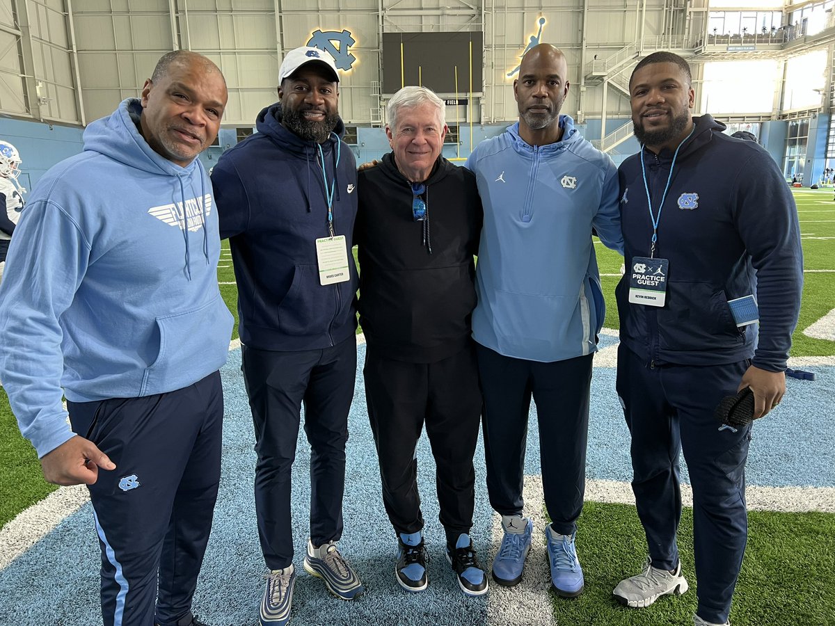 Quite the collection of Tar Heel linebackers! Was great having Kevin Reddick and Bruce Carter out at practice this morning 🩵🙏🩵