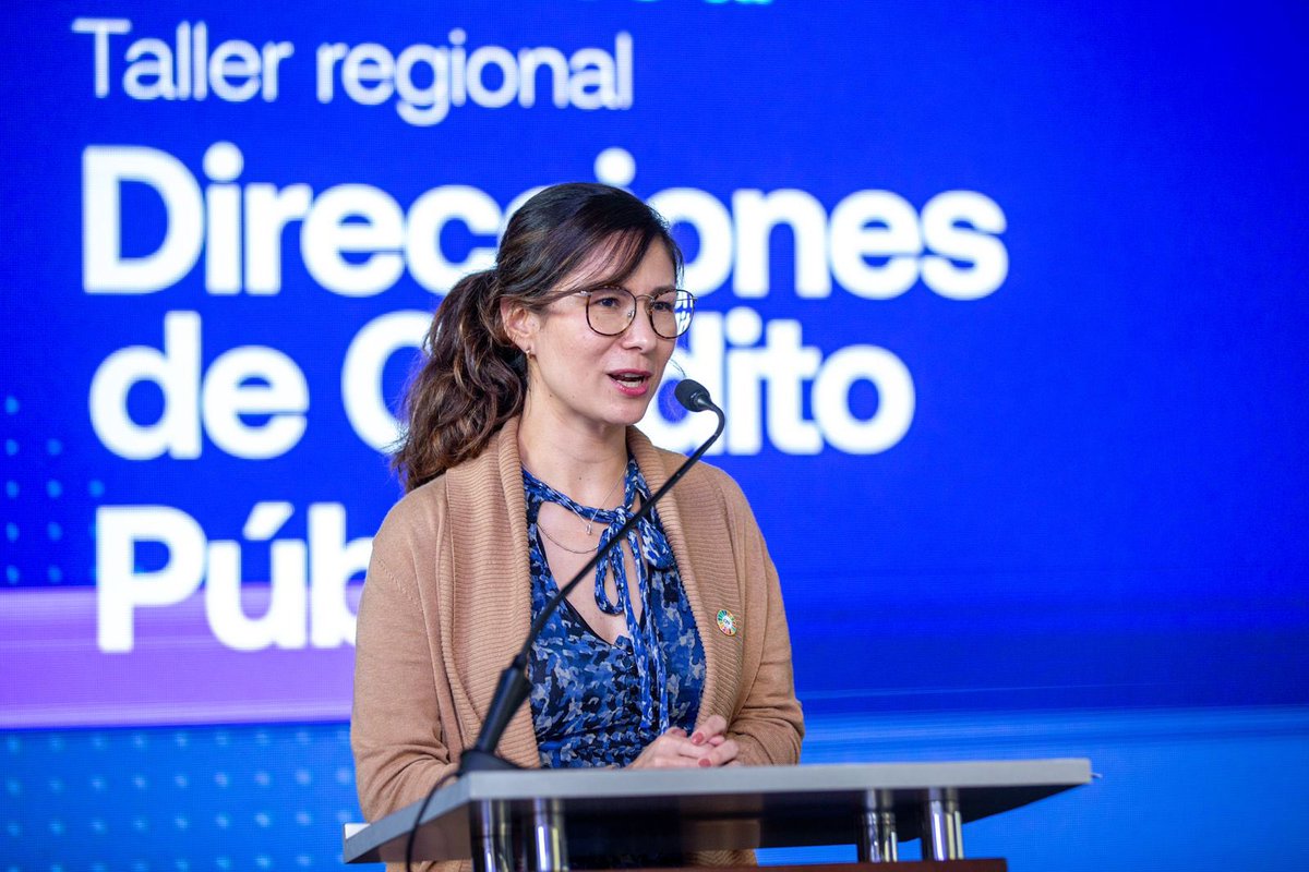 HaciendaSV's tweet photo. “Durante esta jornada tendremos 3 enfoques principales: espacios de networking entre los países de la región, intercambio de experiencias y buenas prácticas y conocer de primera mano el tipo de productos de innovación financiera que le sirven a nuestros países socios”, señaló la directora de Programación Operativa del @AgendaCAF, Brenda Ciuk.