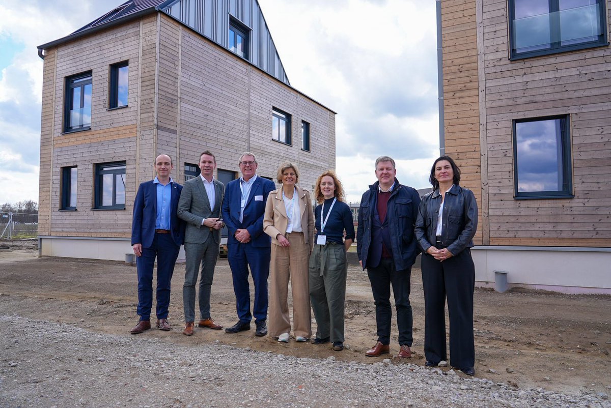📢Press Release: THOREAQ, innovation hotspot for construction sector with identical test dwellings, opens in Genk 🗨️“Such a test infrastructure of two identical, similar buildings is unique in Europe, the only one of its kind,” 👉energyville.be/en/blogs/thore… @EUinmyRegion @EU4BE