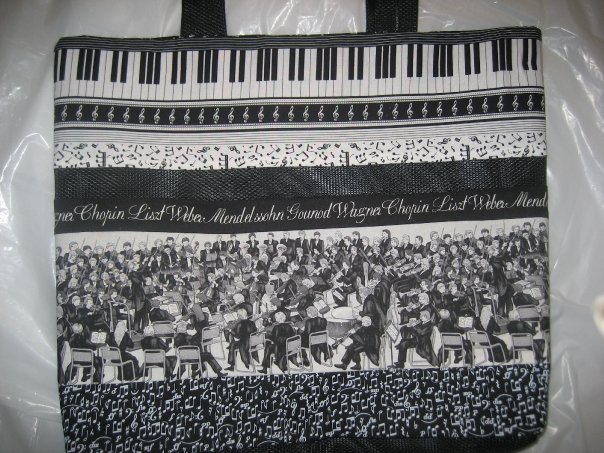 OShop's tweet photo. @tucsonsymphony OShop for the Arts opens at 4th Avenue Street Fair Booth 321 1st time! I mix novelty prints with music prints to honor my mom who played piano for groups 'til 101 yrs old. Handmade totes, cross body pocket slings, arts' themed quilts. https://t.co/CB4zcjR5aa https://t.co/PSiXcUAtkl