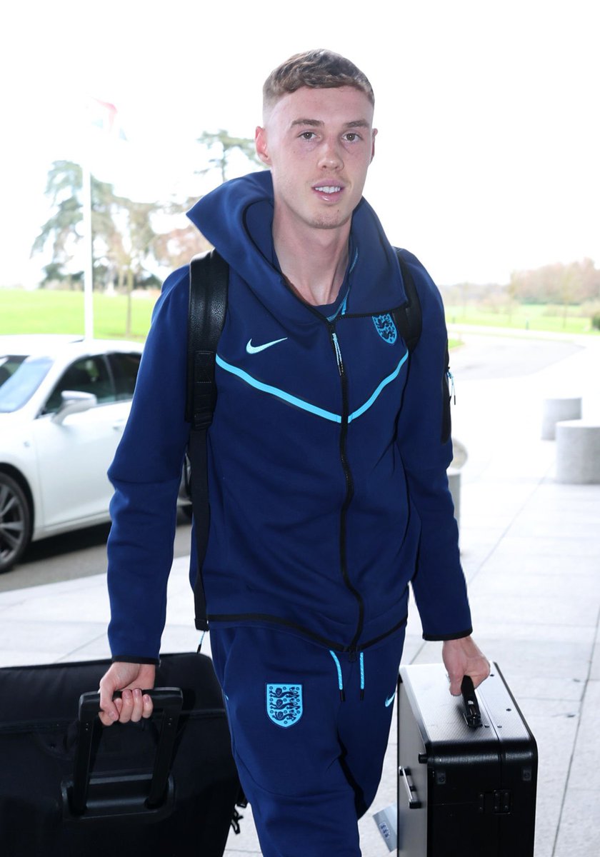CFCPys's tweet image. Cole Palmer arrives for England duty 💫 🔵