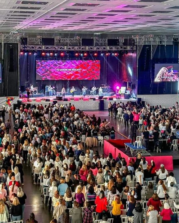 ibnalmansa's tweet photo. CELEBRA ha sido el lema,bajo el cual,en Córdoba,se han reunido casi 3000 mujeres llegadas de todos los puntos de España.Un año más,nuestra Iglesia de Almansa,ha tenido representación en este congreso y han sido partícipes de todo lo que allí pasó.CELEBRARON con gran gozo a JESÚS https://t.co/8WVRY7je0W