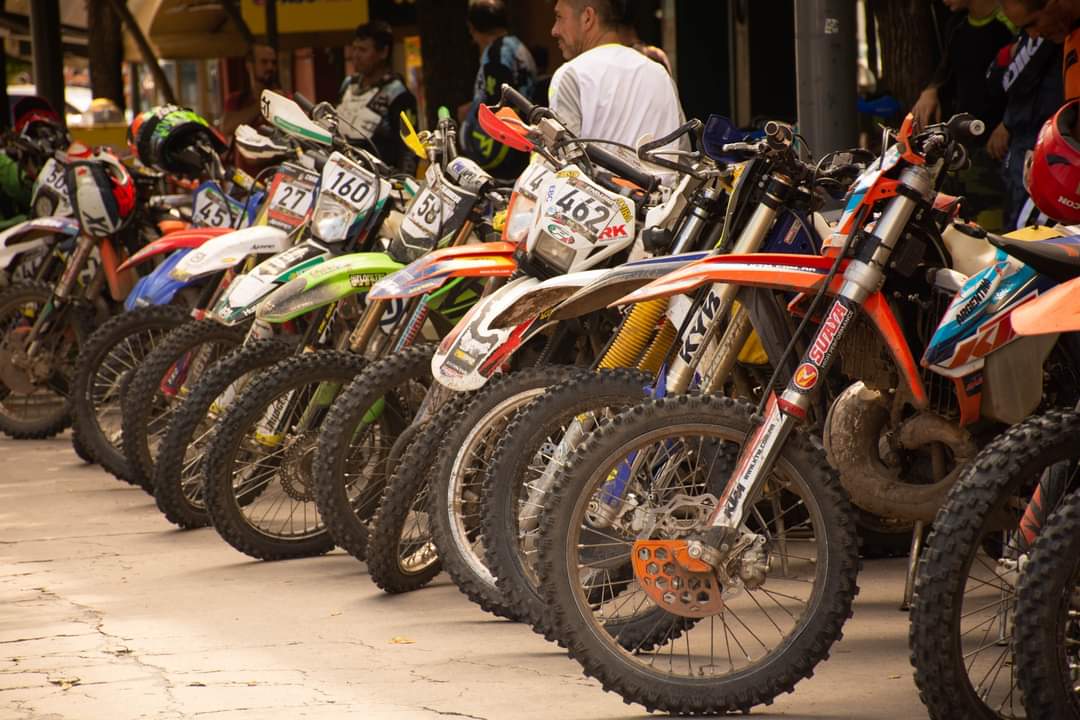 DiemingerJavier's tweet image. Durante el fin de semana recibimos al Campeonato Provincial de Enduro 🏍

🏁 Corredores locales y de otras ciudades nos visitaron, disfrutaron de los circuitos e hicieron vibrar a quienes estuvieron alentando hasta último momento.

Felicitaciones para todos 👏