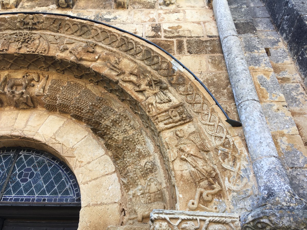 The Église Saint-Martin church in Besse, near Villefranche-du-Périgord, #dordogne dates from the 11th century and is well worth a visit 📷