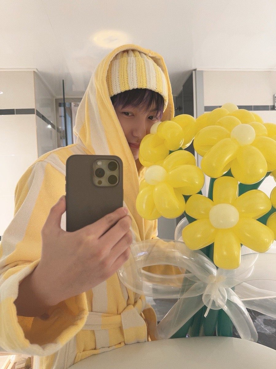 POPCORNBOBO323's tweet photo. yellow_3to3 ins +weibo 
#RENJUN #런쥔 

🌼💍 https://t.co/4KXmk6lOaK