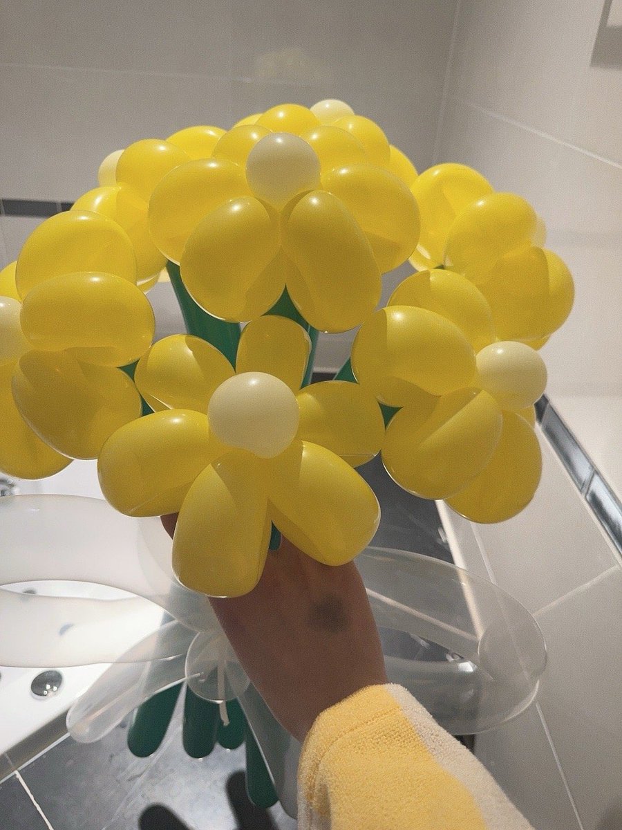 POPCORNBOBO323's tweet photo. yellow_3to3 ins +weibo 
#RENJUN #런쥔 

🌼💍 https://t.co/4KXmk6lOaK