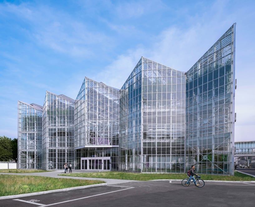 designboom's tweet photo. pleating glass facades enfold vertical farm in #beijing by van bergen kolpa architects https://t.co/7HWifIfN5D https://t.co/A729eZRSDJ