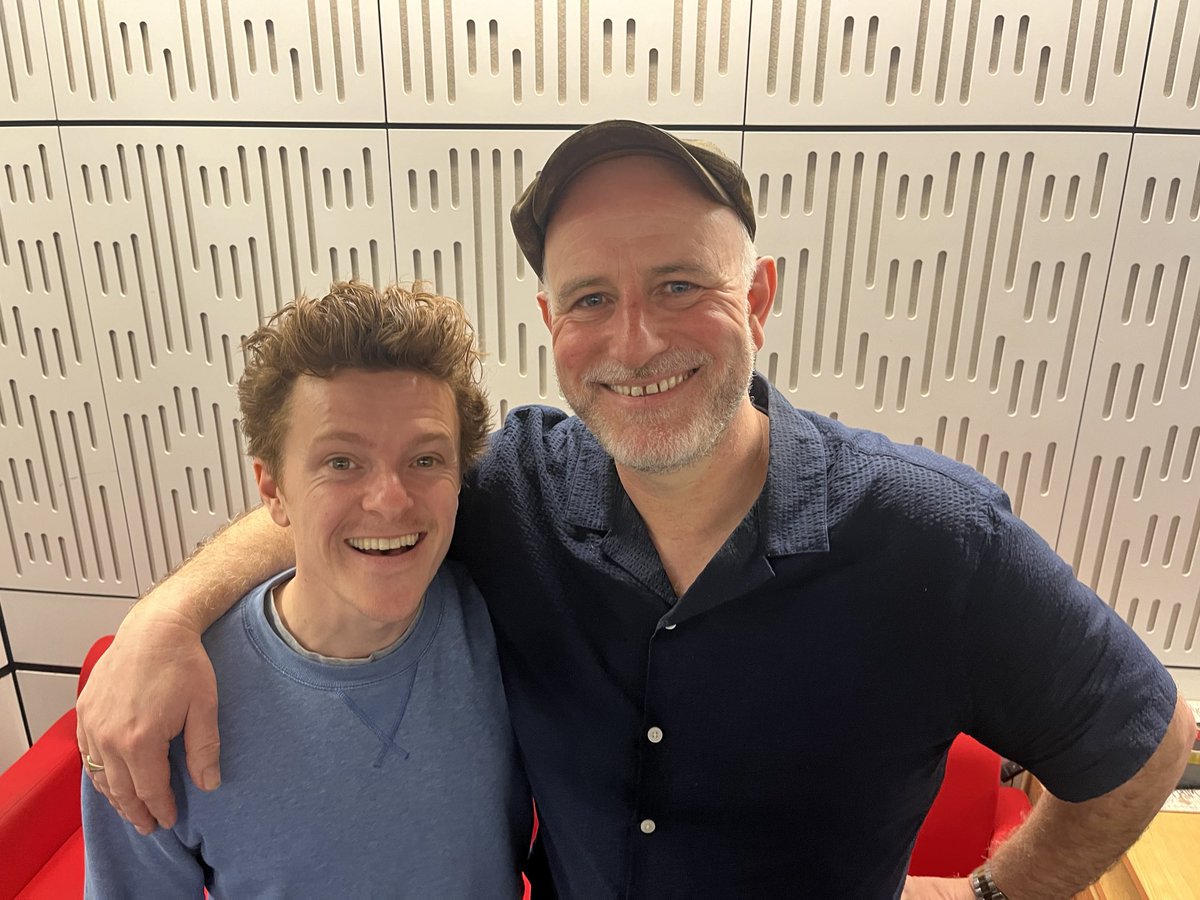 mepaulgarner's tweet photo. A fun morning at Broadcasting House recording with ⁦@jonnyweldon⁩ talking about his brilliantly funny social media sketches and his note perfect performance as ‘Ian’ in #onedaynetflix Our chat coming soon to The Comedy Club on ⁦@BBCRadio4Extra⁩ &amp; ⁦@BBCSounds⁩ https://t.co/jTRjk7xxOR
