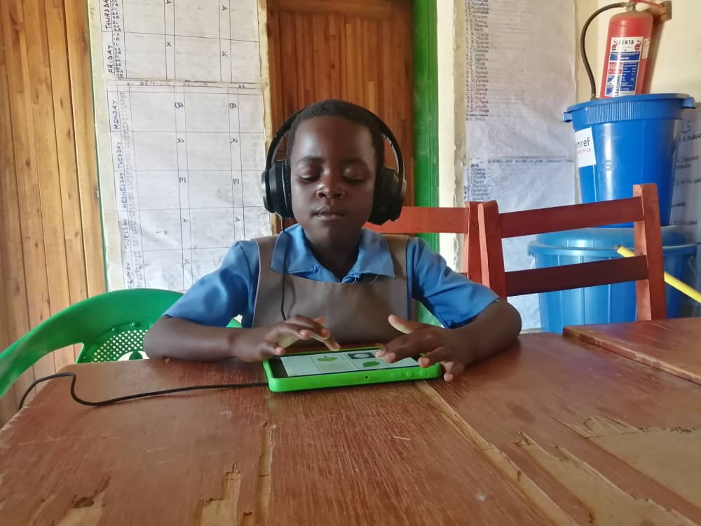 “Matablet session anali bwino mokuti mayeso a teremu ino ndikhonza bho kwambiri!” (The tablet study sessions were great, and I am confident that I will ace this term’s examinations), explained seven-year-old Martha Mlungu, a standard 2 learner at Nachiwe Primary School in Chitipa