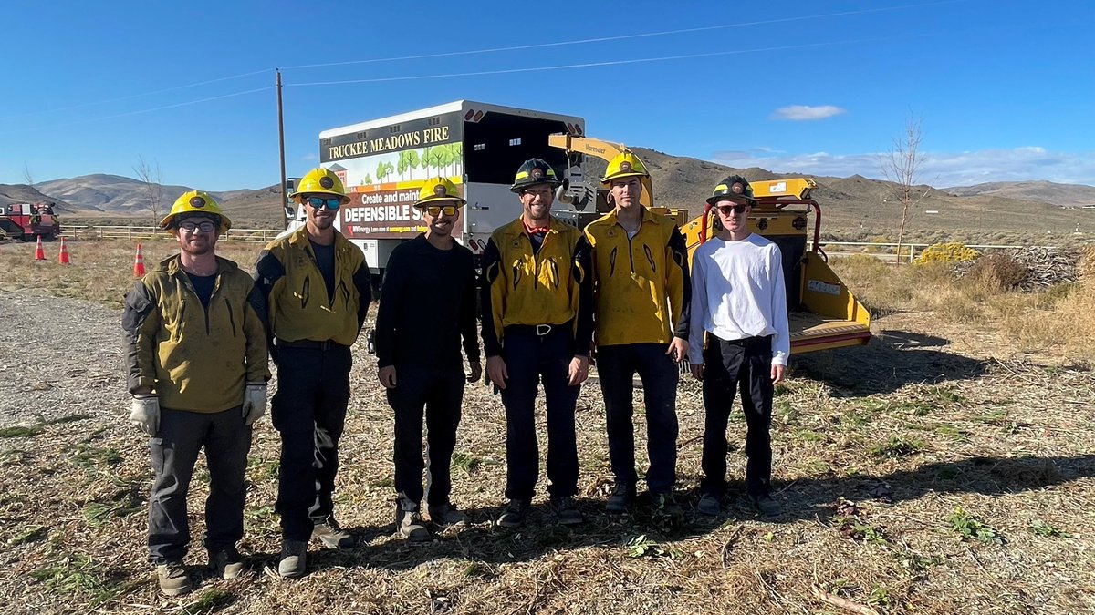 TMFPD's tweet image. On this first day of spring, we remind @washoecounty residents that the Spring 2024 #TMFR Green Waste Collection is one weekend only (April 13-14). Prepare today! Details: bit.ly/4bPSQrn. #DefensibleSpace 💐