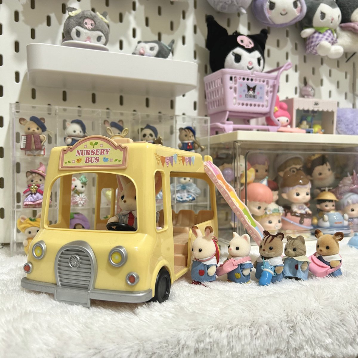 anak tk lg ngantri masuk bus