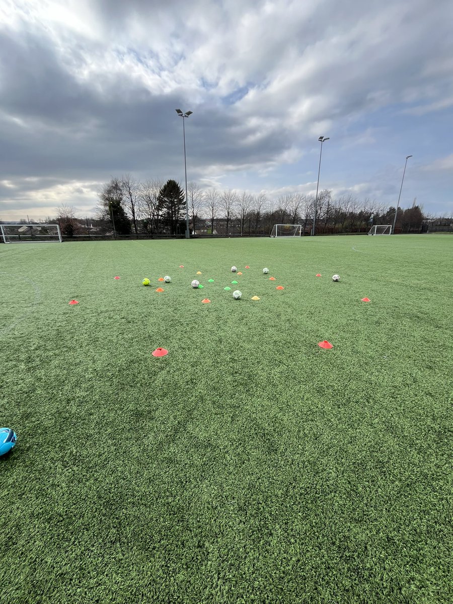 MrTrainer_'s tweet photo. Football Darts 🎯

S1 are continuing to develop their passing in football. Today’s focus was specifically on the weight and accuracy of their pass from various distances ⚽️

@LarbertHigh @LHS_HWB @Larbert_Sport https://t.co/ULGOkGFNjs