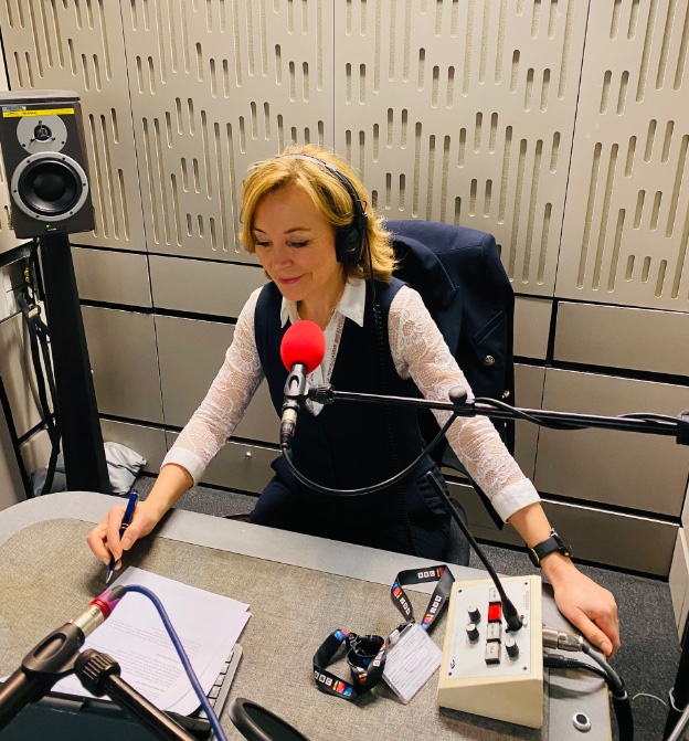 Dr Sian Williams tweet media