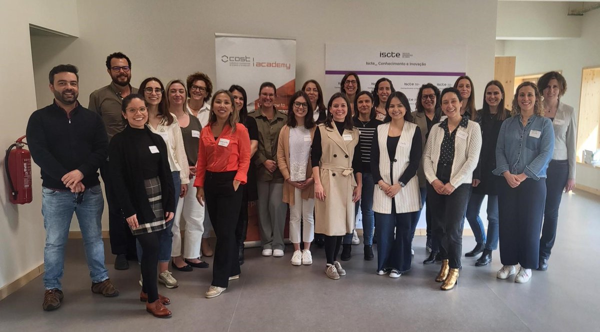 Grant Holder Managers deal with country-based situations when managing #COSTaction grants.💶 That's why we organise forums where GHMs from one country can discuss and share experiences. Today we met at @ISCTEIUL in Lisbon with these Portuguese GHMs. Thank you all for joining! 🇵🇹