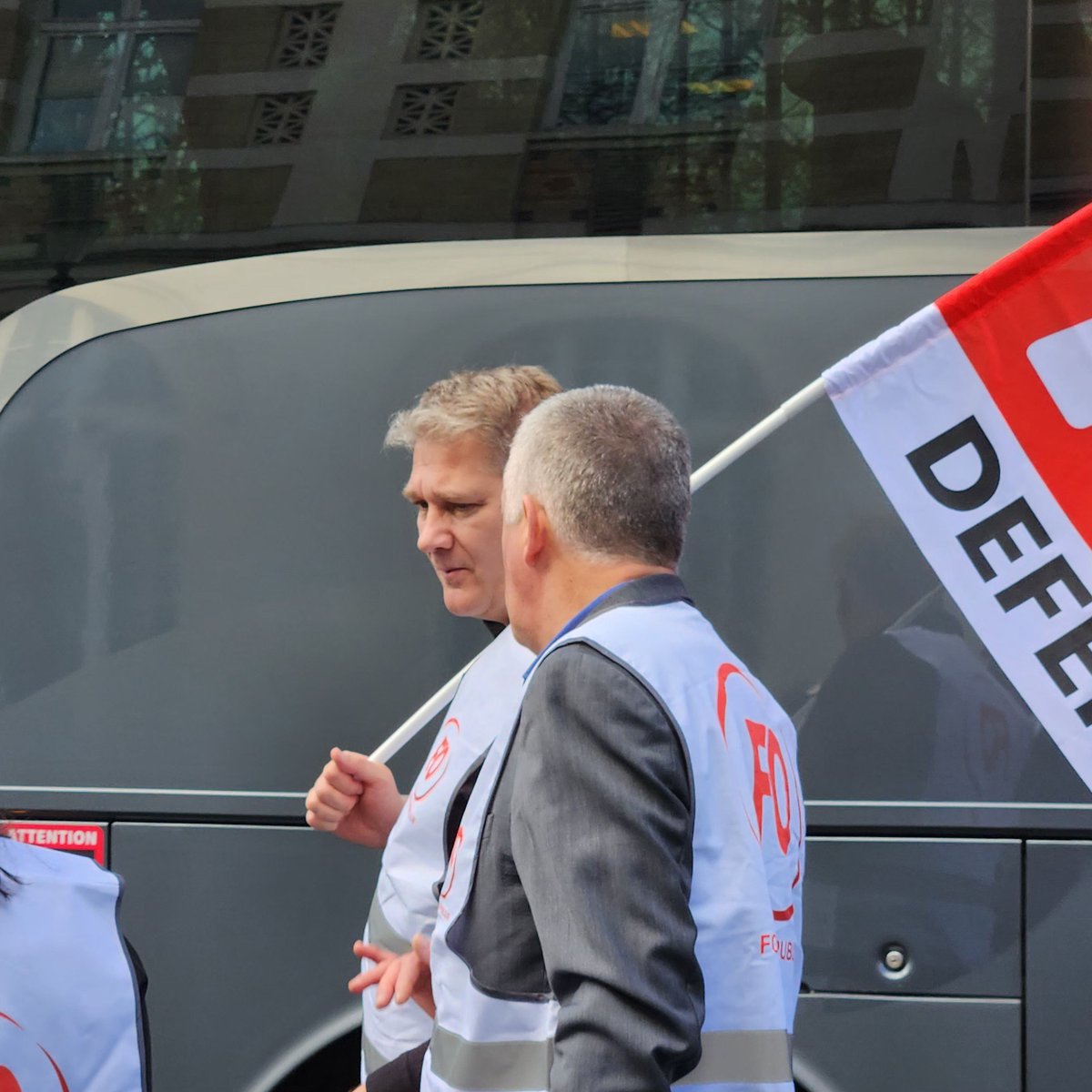 force_ouvriere's tweet image. #19mars Mobilisation à Paris pour la défense des #salaires des agents de la #fonctionpublique. Toujours déterminés et mobilisés avec FO!