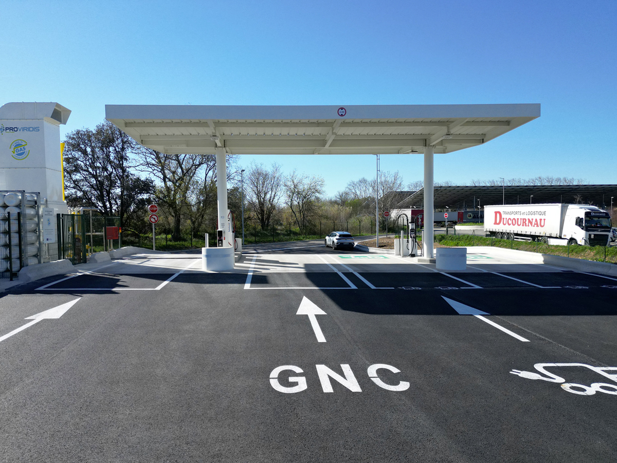 C'est officiel notre station multi-énergies <a href="/VgasStations/">Vgas</a> de Grans/Miramas (13), a ouvert ses portes ! 🎉

📍 Clésud - Avenue Isabelle Autissier - 13 450 Grans
⏲ 24h/24 - 7j/7
🌱 BioGNC
⚡ IRVE 300kW Poids lourd
💳 Carte Bancaire, Badge V-GAS, Cartes DKV, UTA, ROMAC, HAM, AS24