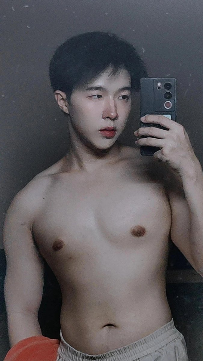 Mk_wu08's tweet photo. มาดูว่าปีนี้พุงจะหายไปไหม https://t.co/0cHyXGX3Y6