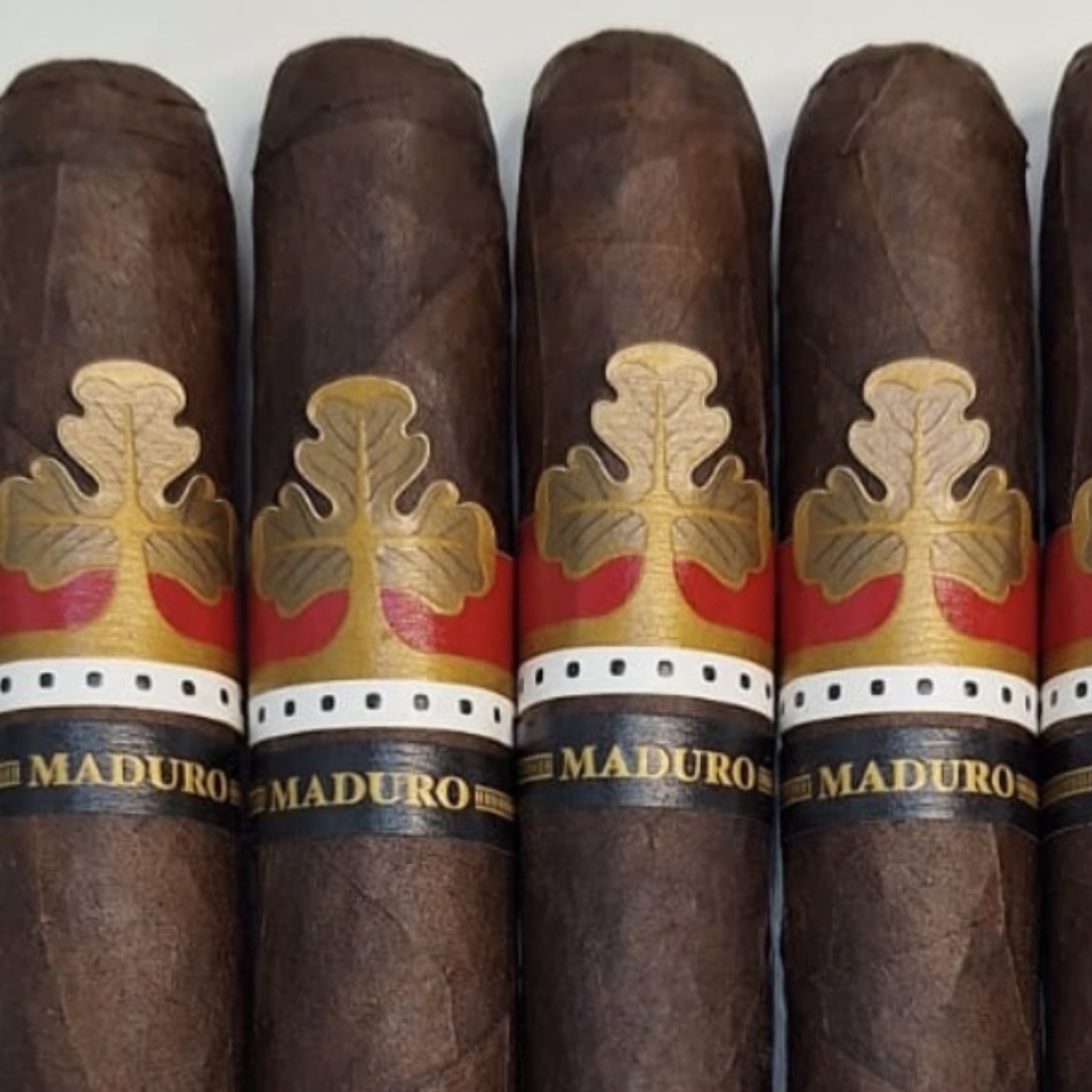 TheCrownedHeads's tweet image. Coroneta Maduro. #CrownedHeads #Coroneta #pca2024