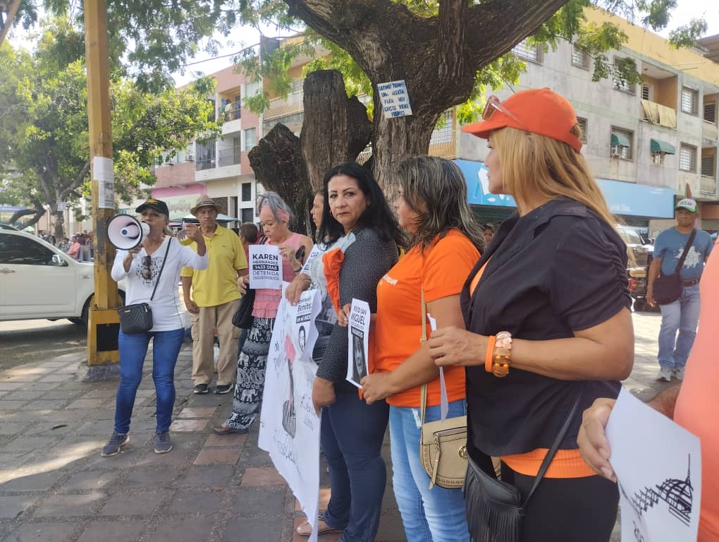 pregonpopularg7's tweet photo. #19Marz Activistas de DDHH San Juan de los Morros #Guarico exigen la Libertad de las Mujeres Presas Políticas en Venezuela, en el marco de una Jornada Nacional de Protesta... #HastaQueLaUltimaSeaLibre https://t.co/auhosMZamh