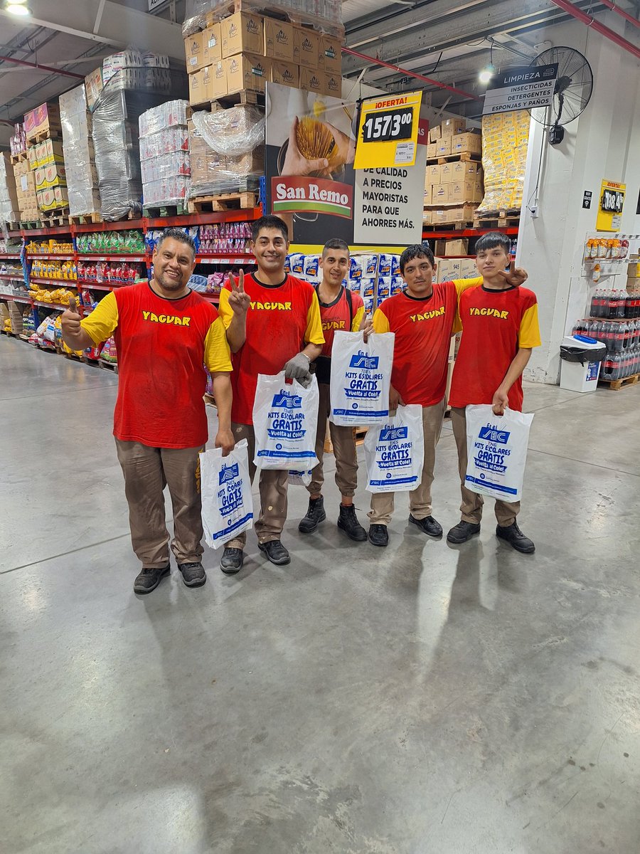PabloCabezaok's tweet photo. Gracias a nuestros compañeros @Cavalieri_SEC y @CarlosPerezSEC nuestra cuota vuelve en beneficios!!! #VueltaAlCole entrega de kits de útiles escolares para todas las compañeras/os del #MayoristaYaguar Suc. Autopista y Suc. Pque Chacabuco @ESandovalSEC
#MilitanciaSecEsLealtad ✌️✌️ https://t.co/4aAzOqA6L5