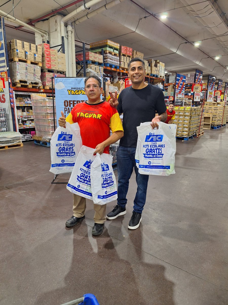 Gracias a nuestros compañeros <a href="/Cavalieri_SEC/">Armando Cavalieri</a> y <a href="/CarlosPerezSEC/">Carlos Pérez</a> nuestra cuota vuelve en beneficios!!! #VueltaAlCole entrega de kits de útiles escolares para todas las compañeras/os del #MayoristaYaguar Suc. Autopista y Suc. Pque Chacabuco <a href="/ESandovalSEC/">Eduardo Sandoval</a>
#MilitanciaSecEsLealtad ✌️✌️