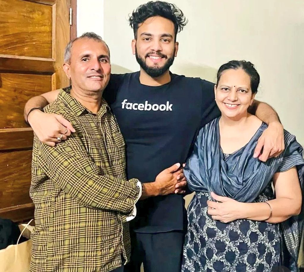 Rahul172103's tweet photo. No #ViratKohli𓃵 fan will pass without liking this post ❤️
$BLOCK @GaiminIo $GMRX $PARAM
#WPLFinal #ElvishaYadav #ipltickets #justiceforelvishyadav #JusticeForElvish #StandWithElvish #ElvishAmry #ElvishYadavARRESTED ROYAL CHALLENGERS BENGALURU
#RIPHARDIKPANDYA #SuryakumarYadav https://t.co/w2VzUKsV5p