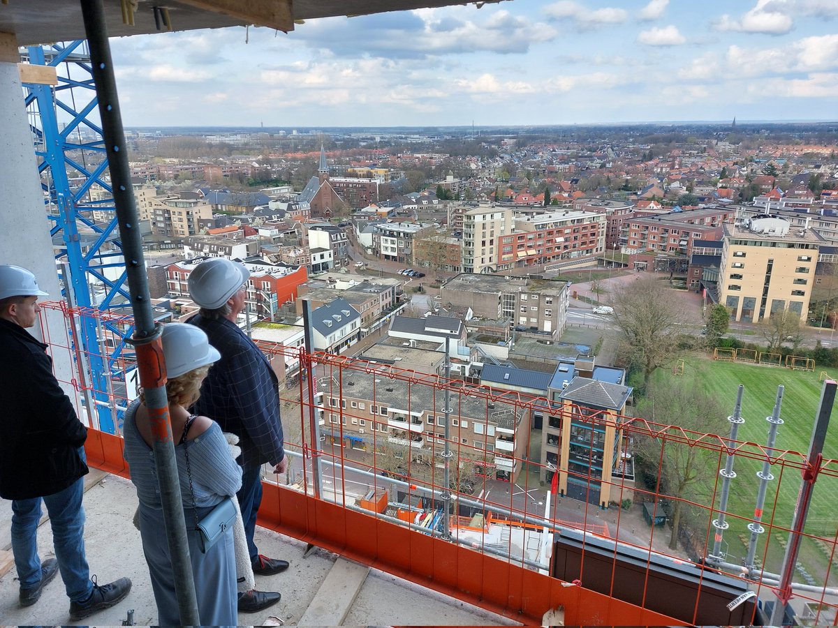 PetervErp's tweet photo. Uitzicht vanuit het penthouse op de 15de verdieping van @walkwartier in Oss. #hoogstepunt https://t.co/uwDxTh0UiX
