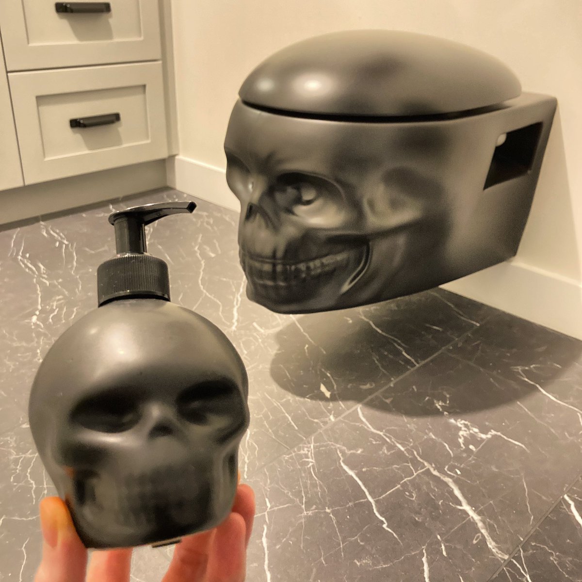 Finally got a soap dispenser to match the toilet 😍🤘 <a href="/skullpot_com/">skullpot</a> OHHH YURRRR!!
See you guys tonight for the live drumming stream at 7pm EST (only on Twitch) 🥁💀