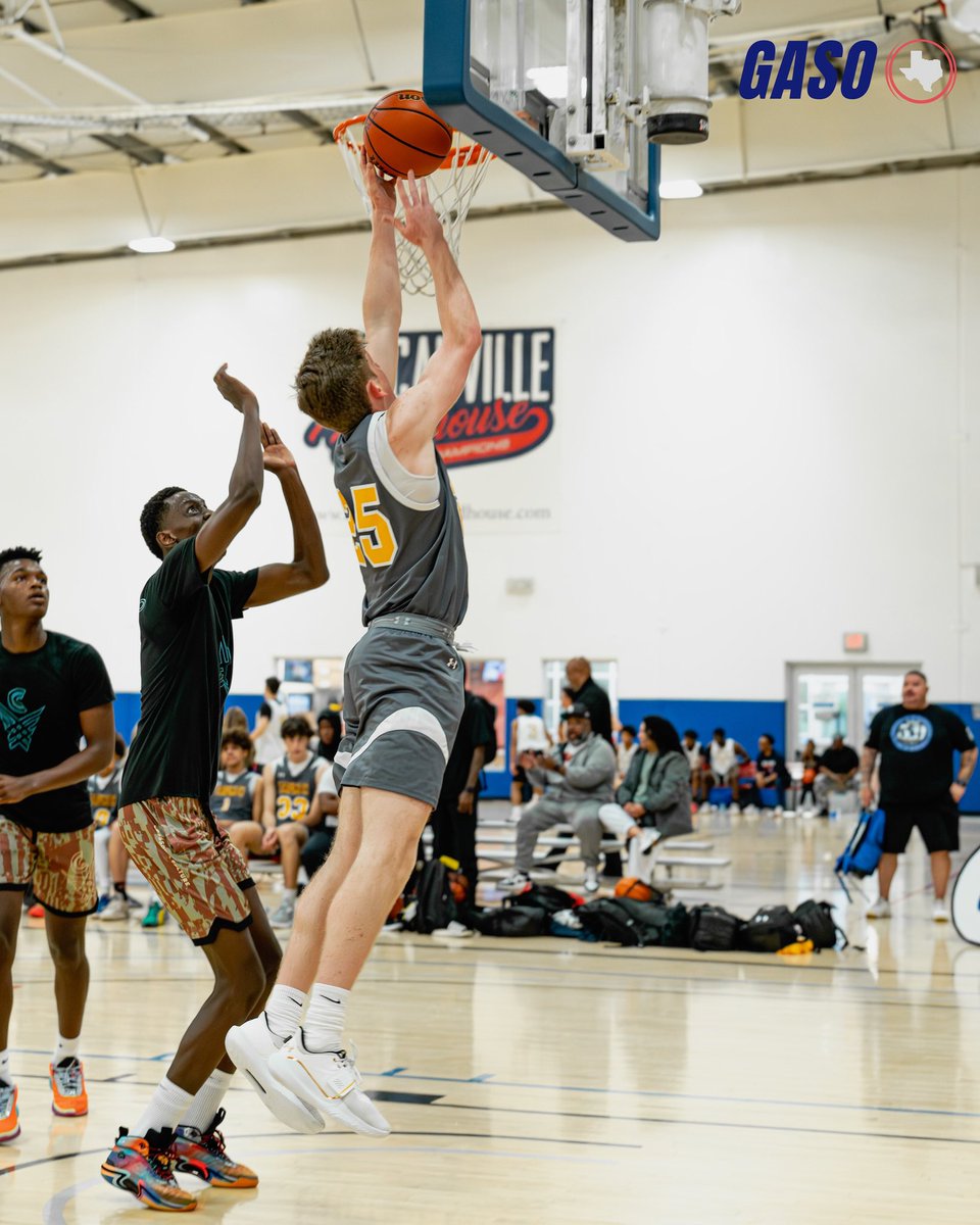 Trend Setters at #GASOKOTC👑 were dudes who made an instant impact with winning basketball plays at a high level. 

Michael Grant - Triumph 
Souleymane Doumbia - Gold Boys 
Reid Jacobson - Hatcher Hoops 
Major Hopkins - YP Global 
Johnny Green - PB Nation Ice 
Caleb Gaines -
