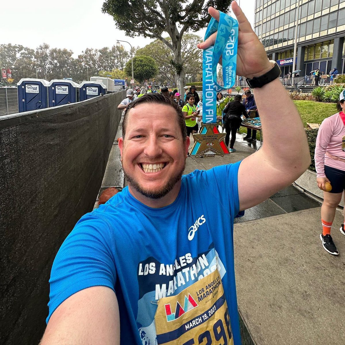 1 year ago today I did my first full marathon. 

#LAMarathon