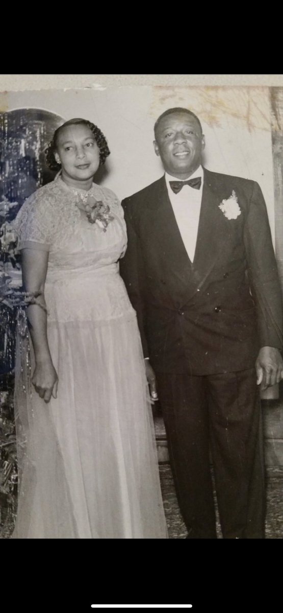Tnami0210's tweet photo. my roots 🌱
1. My great great grandmother(black foot indian) 
2. My great great grandfather(indian and white mixed)
3. My great grandparents(grandmother side)
4. My great grandmother(grandfathers side, full blood choctaw indian had long luscious thick hair) NOBODY here is african https://t.co/DRilsyp1OR
