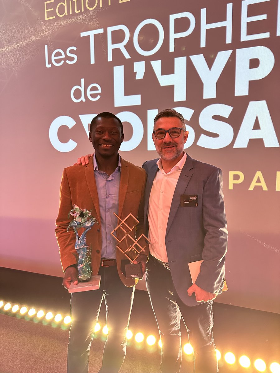3ème édition des Trophées de l’Hypercroissance organisée par Rise Partners. 🌍

Notre président a remis un trophée spécial conçu à partir de bouteilles en plastique recyclées provenant de nos filets anti-déchets, à Doudou Tamba dirigeant de #TambaLabs. 🏆♻️

Oeuvre de Poseïd
