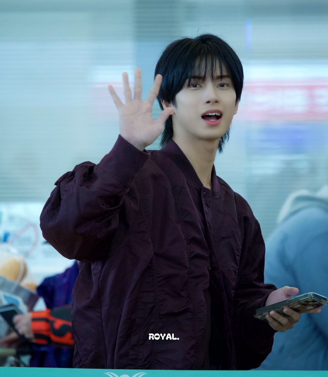 240301 ICN 출국 🤍

🐶: HI 👋 

#HORI7ON #KYLER
#호라이즌 #카일러