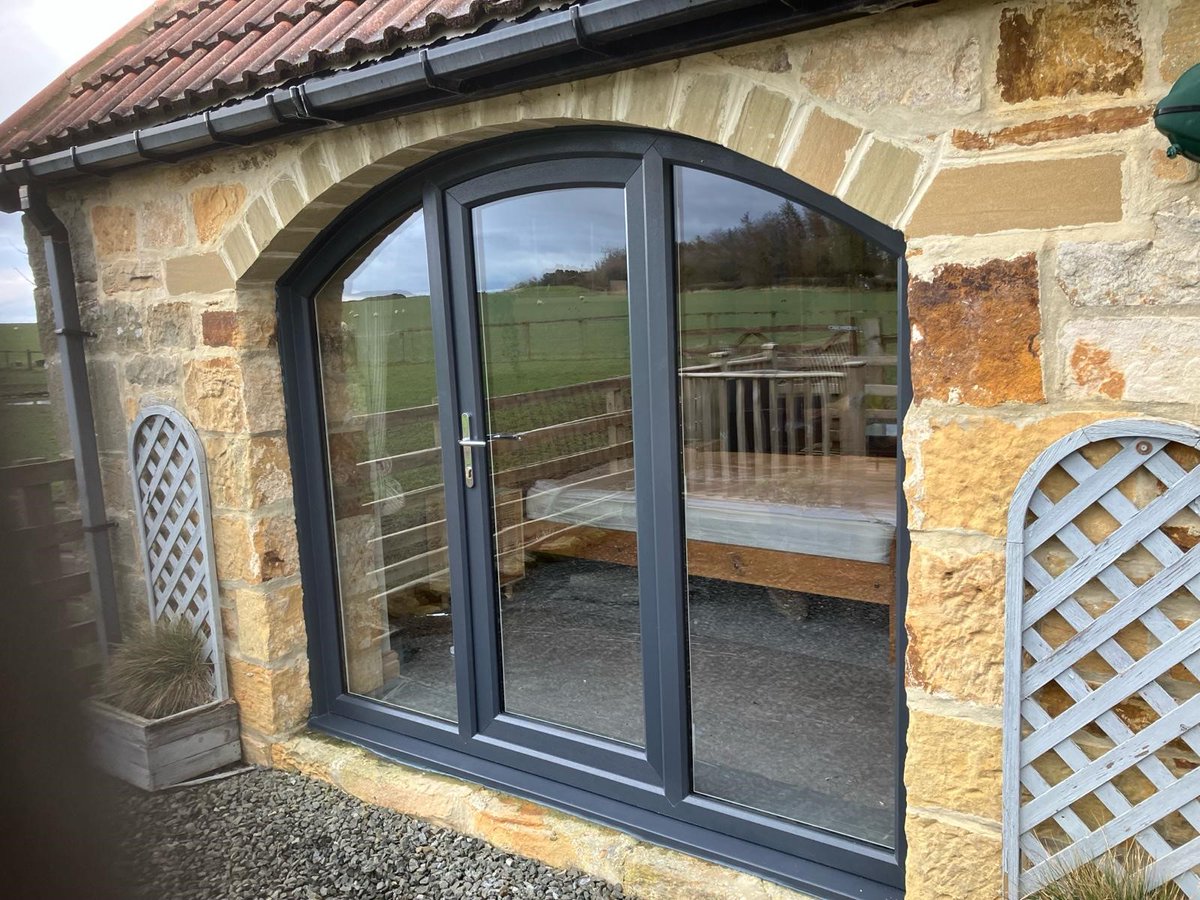 HadrianWindows's tweet image. #Rehau PVCu Anthracite Grey arched door with arched side lites.  hadrianwindows.co.uk/domestic/domes…