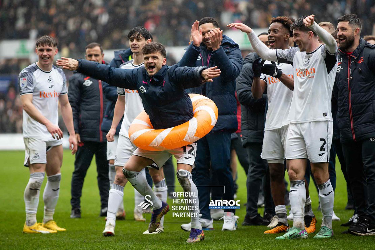 AMROCHEATING's tweet photo. We're still on a massive high after the stunning 2-0 victory on Saturday to win the South Wales Derby and a huge thanks to the Swans for hosting the AMROC Team for what was a very memorable day out ⚽️❤️🦢🍺🏴󠁧󠁢󠁷󠁬󠁳󠁿

#COYS #jackarmy #swans #swanseacity https://t.co/3WwWsWhiNh