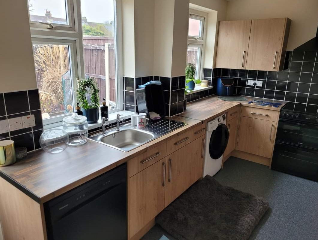 🌟🏡 Check out this Dream Kitchen! Installed by Seager Home Solutions for a very happy resident as part of the planned works programme overseen by our Asset Management Team. 🛠️📐 A huge shoutout to everyone at Seager Home Solutions for their exceptional work. 👍