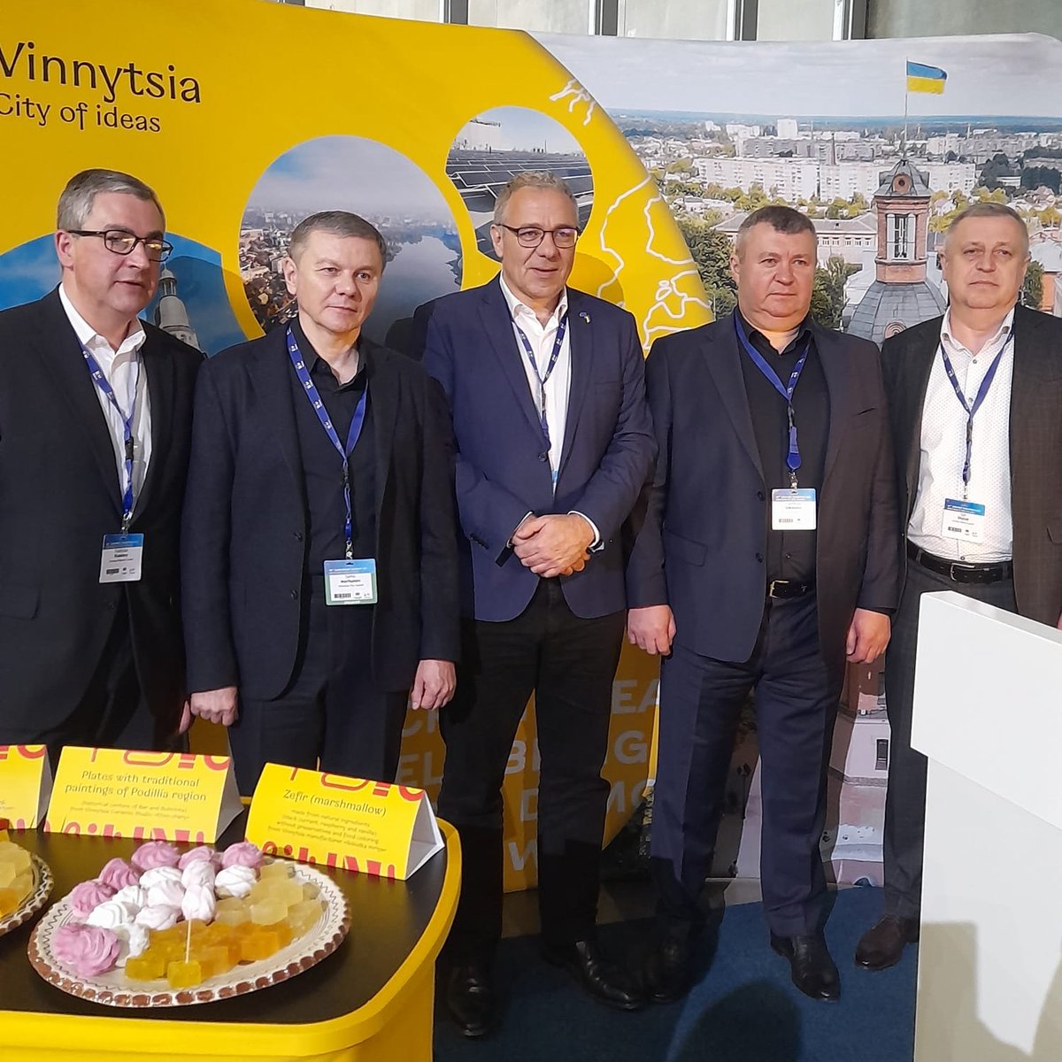 🤝 | @PatrickMolinoz, vice-président en charge des dossiers Europe et International s’est entretenu avec le maire de Vinnytsia (Ukraine), Serhiy Morhunov, et le président de l’Oblast de Vinnytsia, Viacheslav Sokolovyi, lors du 10e sommet des villes et des régions organisé à Mons…