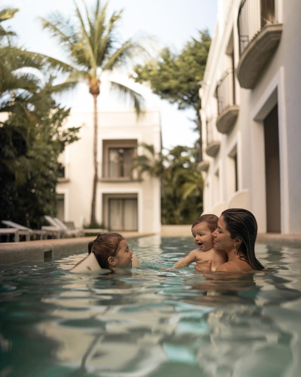 Escape to the family oasis of #DreamsTulum, where hacienda architecture creates a unique retreat. Dive into luxury with their Family Preferred Club Deluxe Swim-Out Suite and create unforgettable #UVCmemories. 
🌴