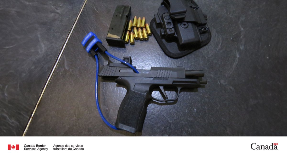 #CBSA officers at the Nelway port of entry seized a handgun and prohibited magazine from a traveller who was fined and refused entry. Learn about Canada’s firearm & weapon laws: ow.ly/NNPJ50QWaJF #ProtectingCanadians