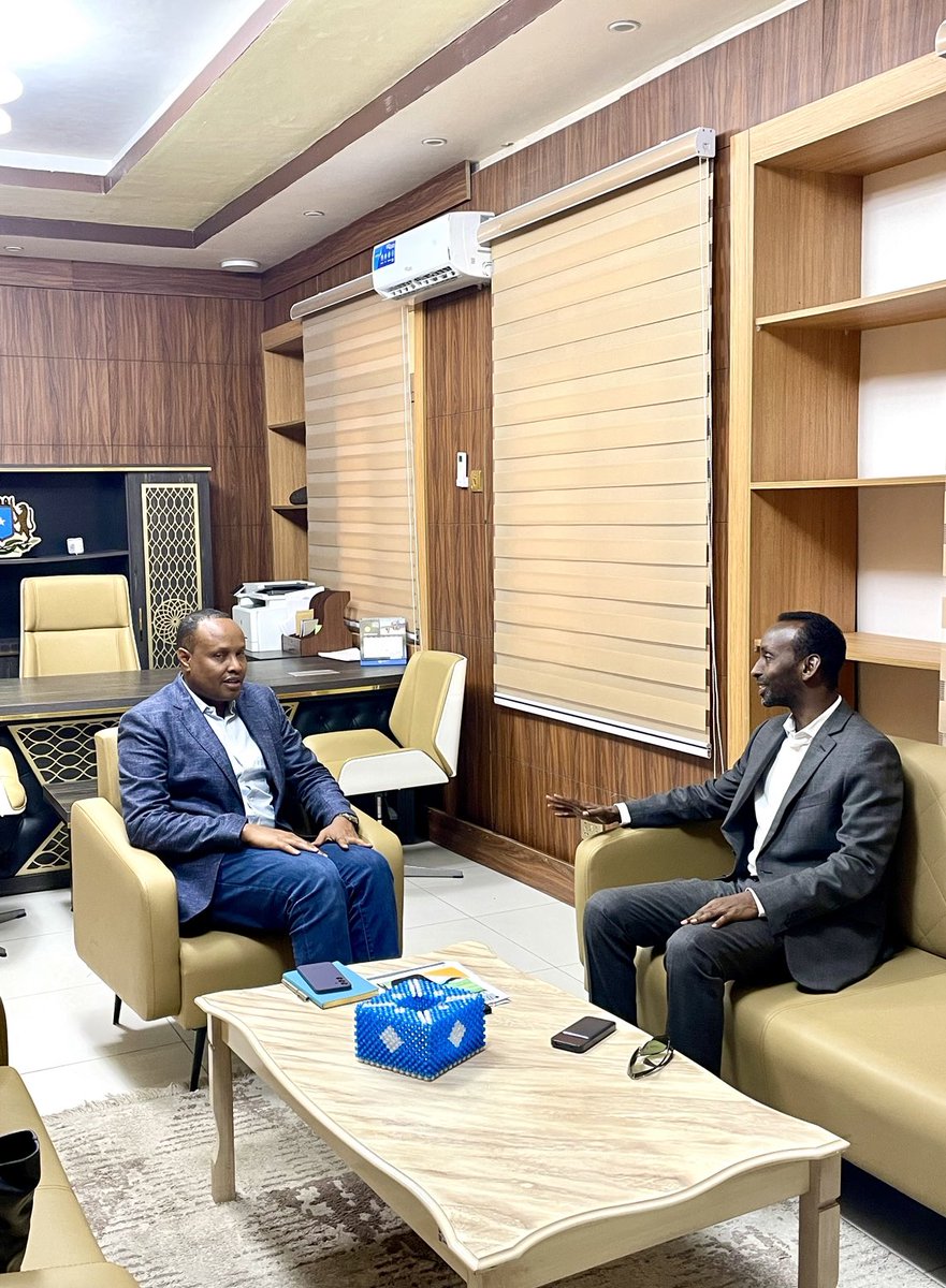 Very useful catching up with the Director @Tubsancenter, H.E @AbdullahiMNOR, in his office. The linkage between P/CVE and stabilization was underscored, and we agreed on further collaborative tasks ahead. Excellent reception from Tubsan team!