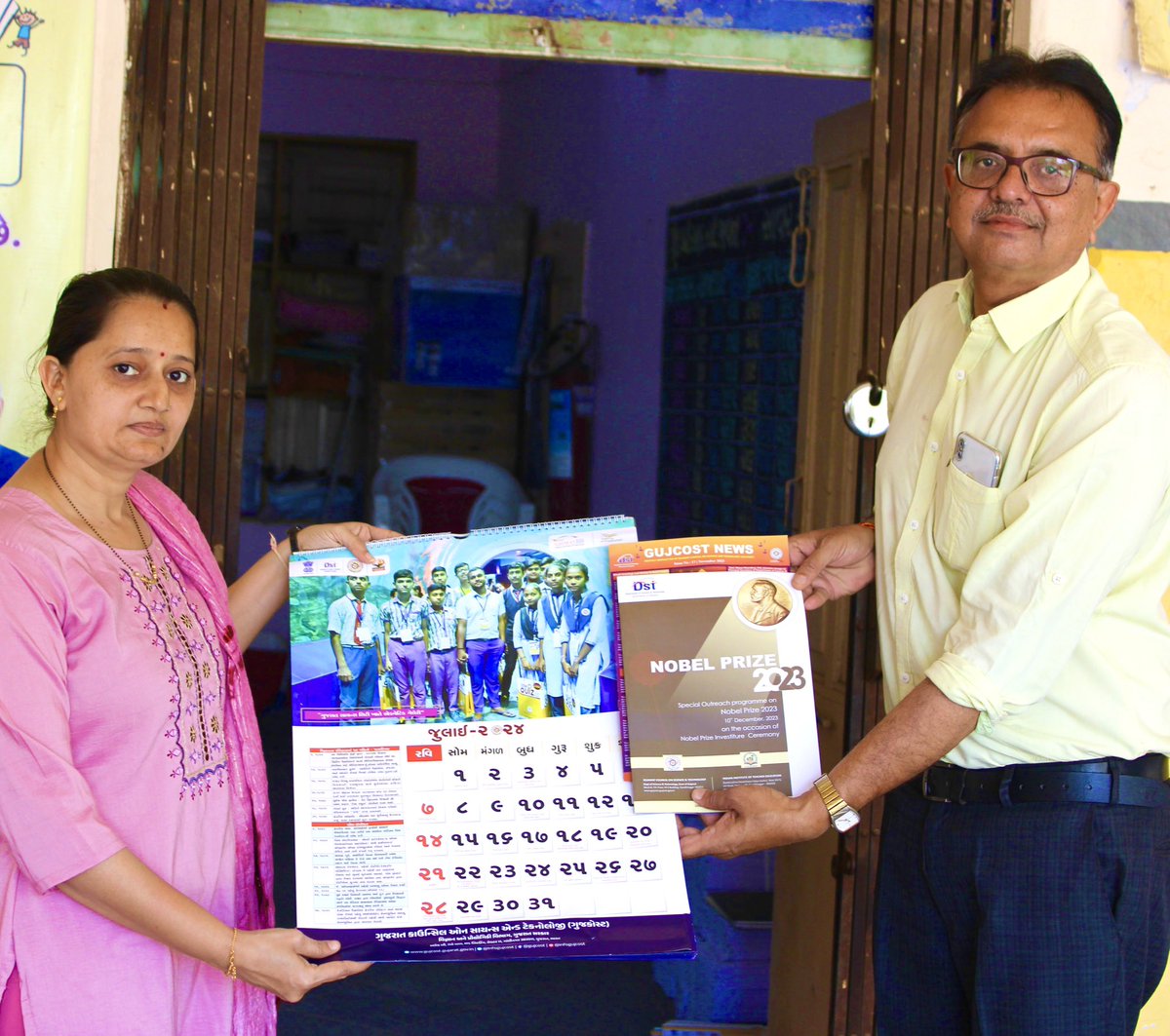 DirectorNilesh's tweet photo. #BRCBhavan #SavarKundala, #Khambha, #Rajula & #Jafarabad are delighted to welcomes @InfoGujcost @dstGujarat’s #Scientific_Events_Calendars, #NobelPrizeBooks &
#Newsletter to ignite the value of Scientific Festival among the students of the state.
@monakhandhar @narottamsahoo https://t.co/jWUh0I3X7a