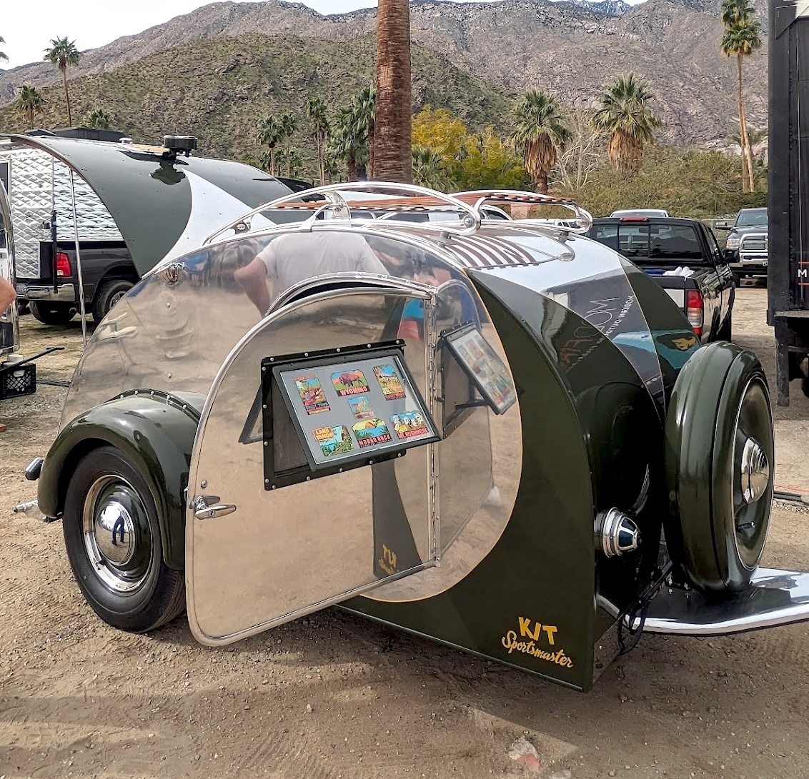 The 2024 Modernism Week Vintage Trailer Show was full of incredible sights, like this Kit Sportsmaster teardrop trailer. 💧 Did you know that the Kit company was founded in 1945 in Long Beach, California? Loved to see so many beautifully restored vehicles on display this year!
