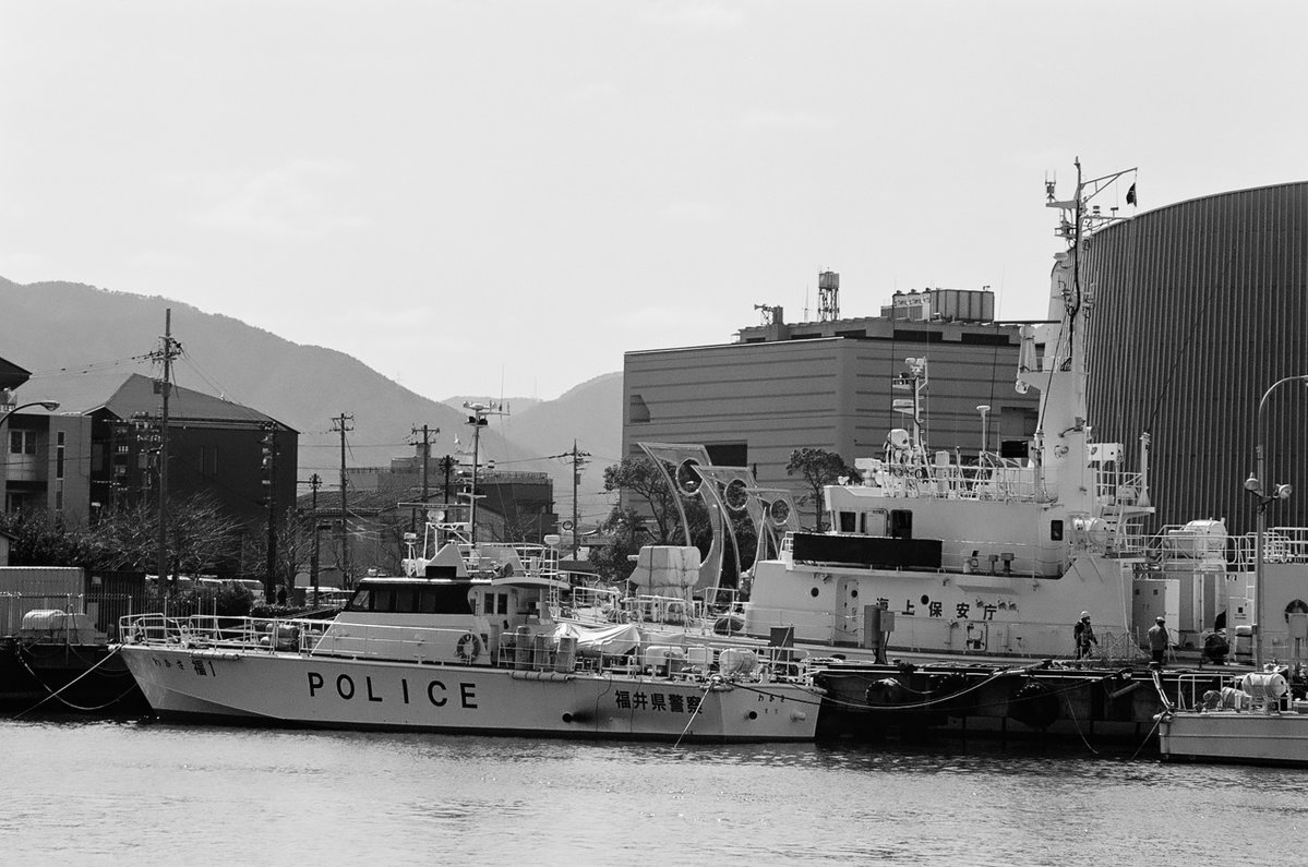 SEAGULL DF-300G / SEAGULL f2.8 MC 135mm / ILFORD XP2 super400
f16
敦賀港 / 福井県敦賀市港町