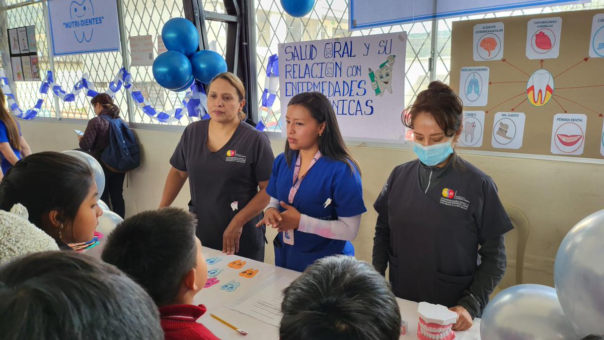 SaludPichincha's tweet photo. #SomosResultados | Personal de centros de salud del sur de #Quito organizó la feria "Juntos por la Salud Oral". En la actividad se brindó información de:
🦷Fluorización
🍲Alimentación saludable
🪥 Además se dio atención dental 
@DrFEncaladaC https://t.co/3sdwA7dUl0