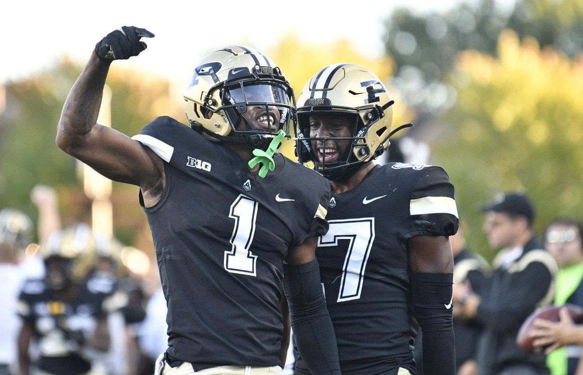 After a great time on campus, I am blessed to say I have received my first Division I offer from the university of Purdue #BoilerUp🚂 @RussMann09 @GiantAthletics @GiantAthletics @Coach_Easy_EJ @PrepRedzoneIN @IndianaPreps