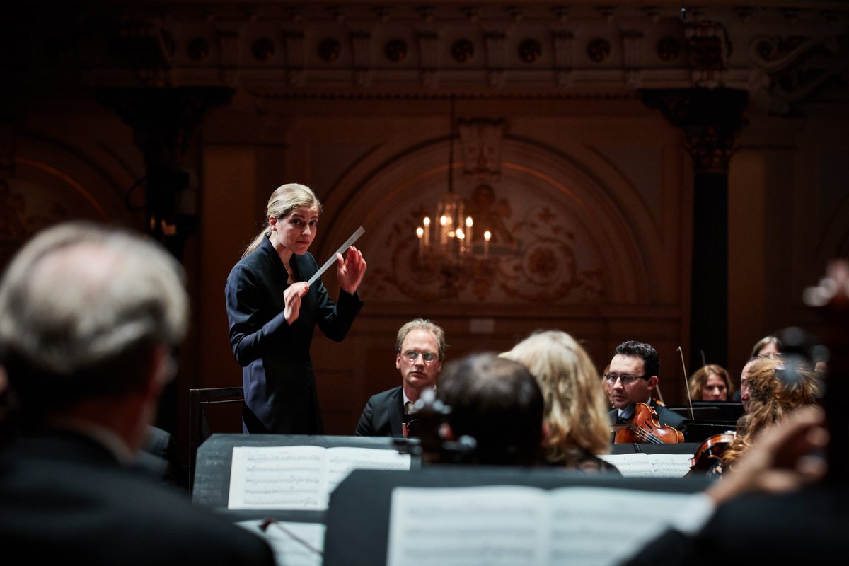 In Janáček's opera, De Zaak Makropulos, heeft Emilia een heel groot geheim... Met @kcanellakis @radiofilhorkest en @grootomroepkoor komen we erachter wat het is! Concertgebouw A'dam bit.ly/DeZaakMakropul… Luister live op @NPOKlassiek bit.ly/4amD9GD